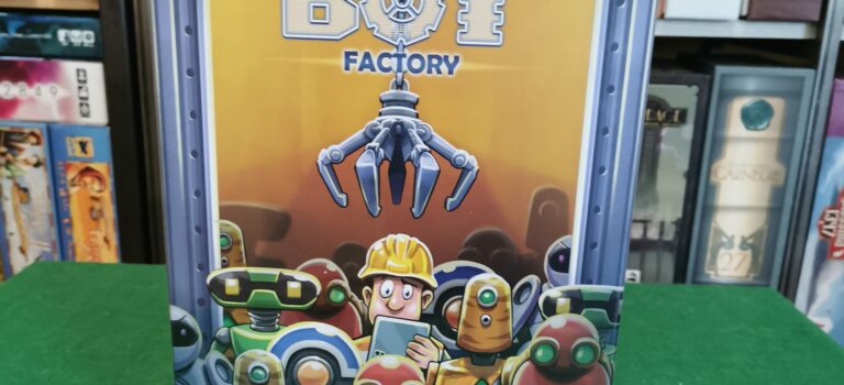 Scatola Bot Factory davanti alla libreria