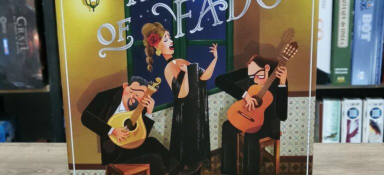 Foto copertina - scatola davanti alla libreria House of Fado