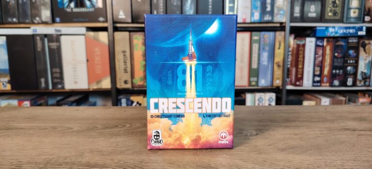 Copertina dell'articolo con la scatola del gioco Crescendo